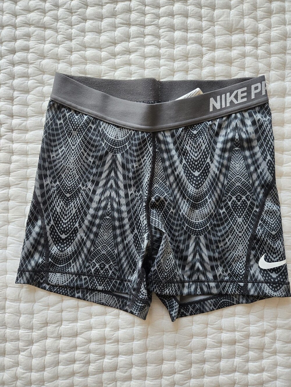 Nike Gray & Black Patterned Pro Compression 3.5" Shorts Size Medium